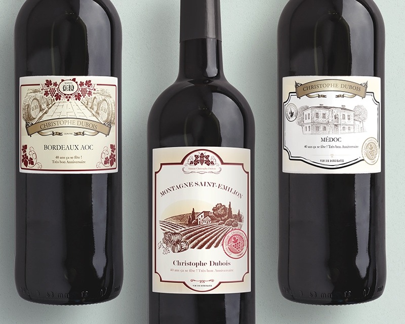 Bouteilles de vin rouge avec étiquettes personnalisables : Bordeaux AOC rond, Montagne Saint-Emilion chaleureux, Médoc.