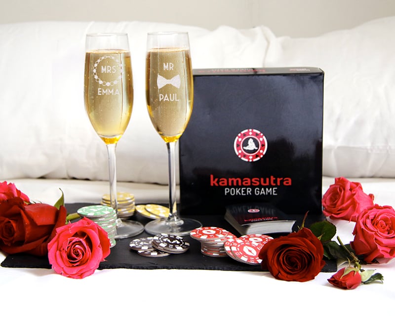 Pack soirée coquine : DUO Flûtes à champagne personnalisables + Poker Kamasutra