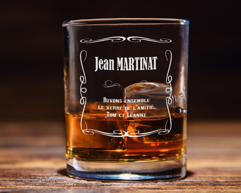 Cadeau homme 30 ans : le verre à whisky personnalisé