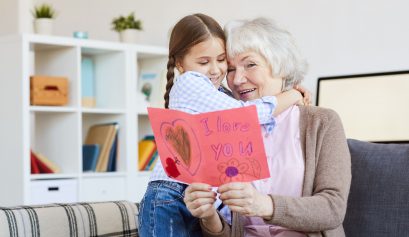 carte fête des grands mères à la main à offrir