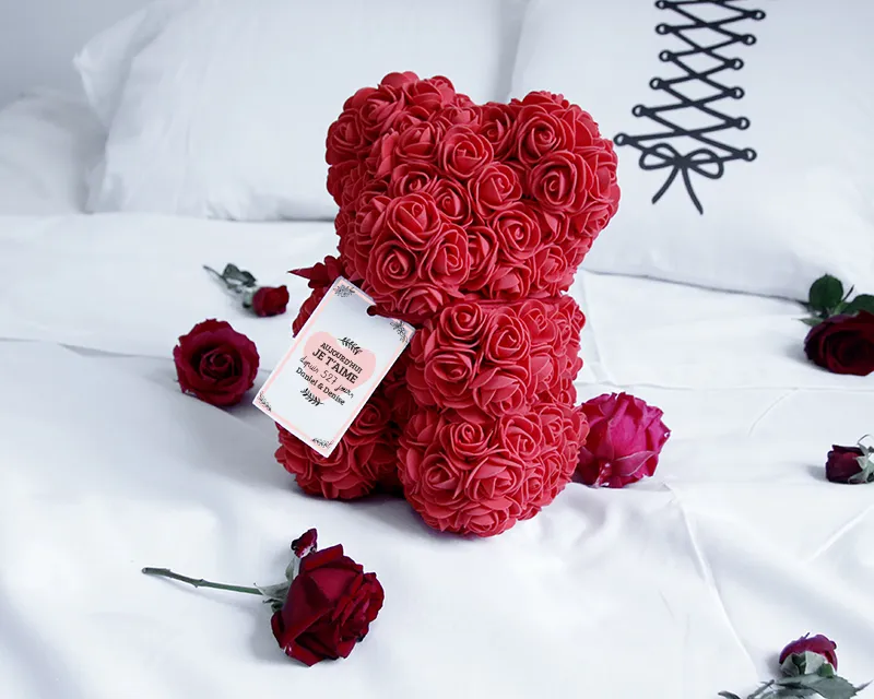 Ours en roses éternelles rouges et sa carte personnalisée aujourd'hui je t'aime depuis 527 jours