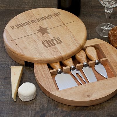 Plateau à fromages en bois gravé et ses 4 couteaux - Message