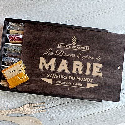 Grand coffret d'épices gravé « Les bonnes épices de » - 36 épices du monde