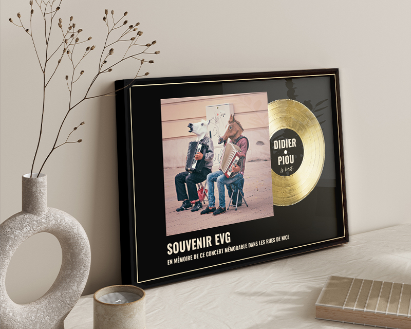 Disque d’or personnalisé avec photo dans son cadre en bois