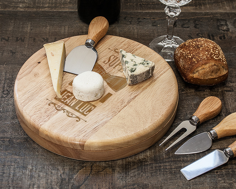 Plateau à fromages en bois gravé et ses 4 couteaux - Meilleur Grand-Père
