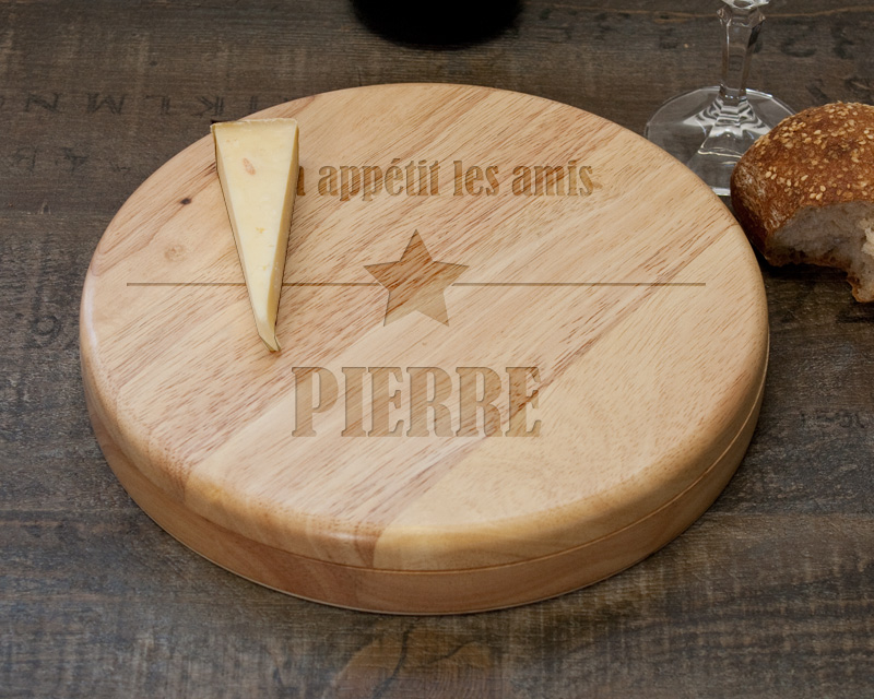 Plateau à fromages en bois gravé et ses 4 couteaux - Message