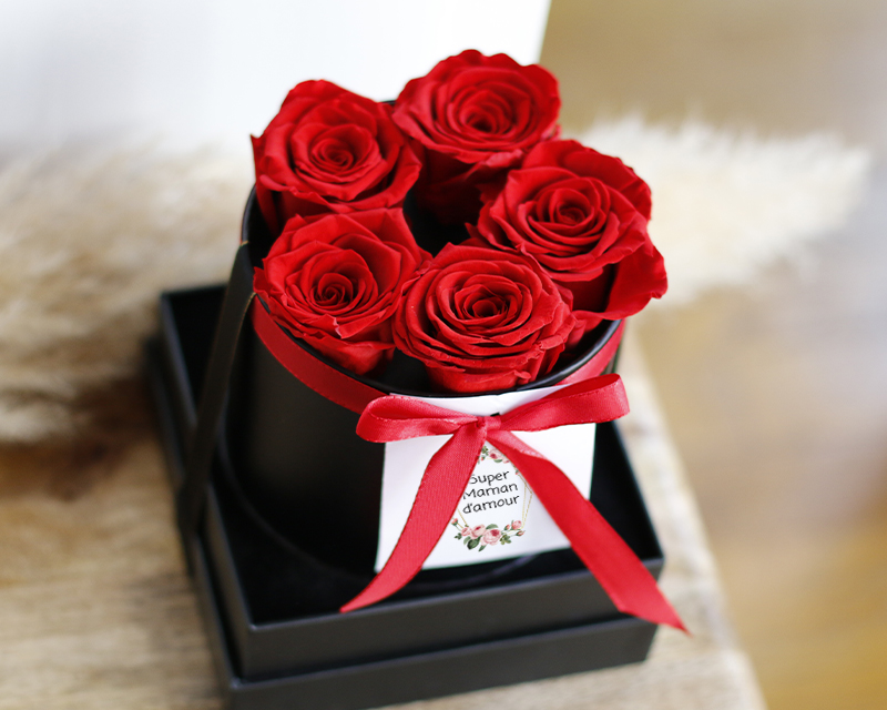 Boîte de roses éternelles personnalisée