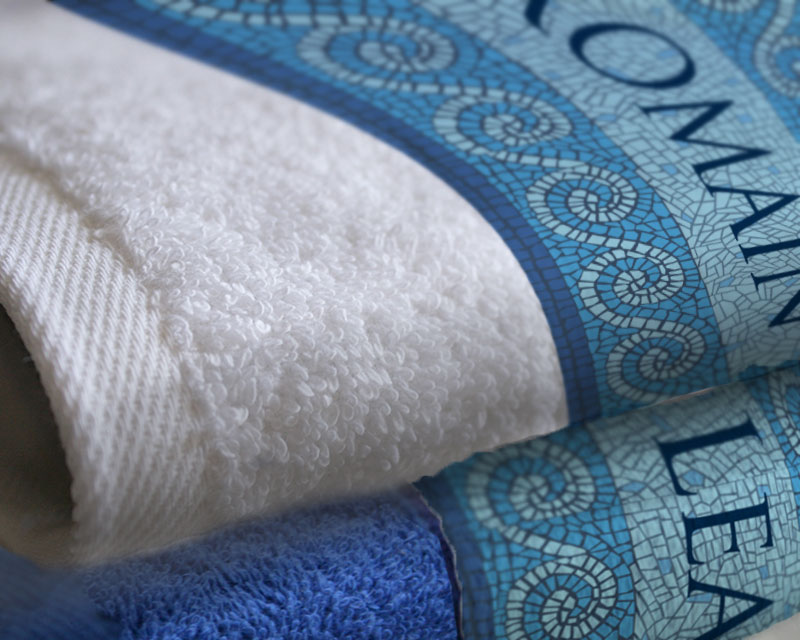 Duo de serviettes blanche et bleue Personnalisables - Mosaïque