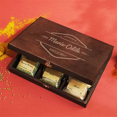 Petit coffret d'épices gravé « Les épices de » - 9 épices du monde