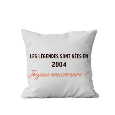 Coussin message générique femme née en 2004