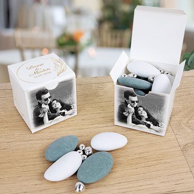 Boîtes à dragées personnalisées avec dragées chocolat et amandes - Mariage élégant