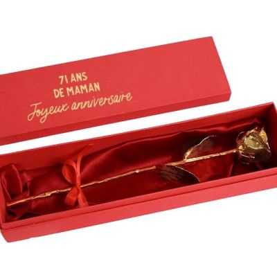 Rose en or et son écrin personnalisé message maman 71 ans