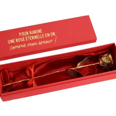 Rose en or et son écrin personnalisé pour une Karine