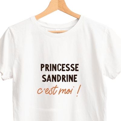 T-shirt blanc personnalisé pour une Sandrine
