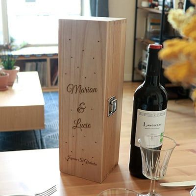 Caisse à vin personnalisée en bois - Prénoms couple