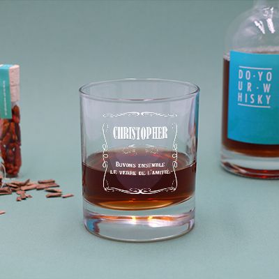 Kit de fabrication de whisky avec un verre personnalisé