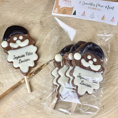 Lot de 4 sucettes Père Noël en chocolat au lait dont 2 personnalisées