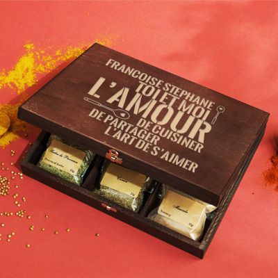 Petit coffret d'épices gravé Couple - 9 épices du monde