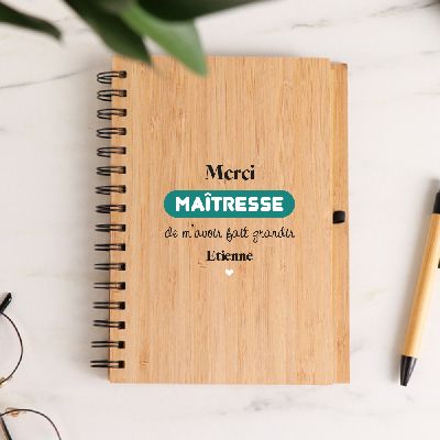 Cahier en bois personnalisé - L'Ecole est Finie