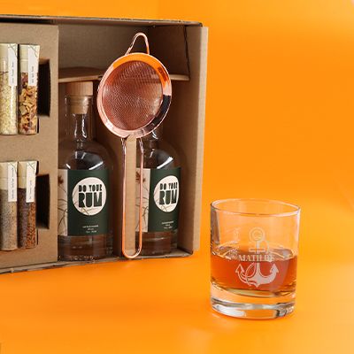 Kit de fabrication de rhum avec un verre personnalisé