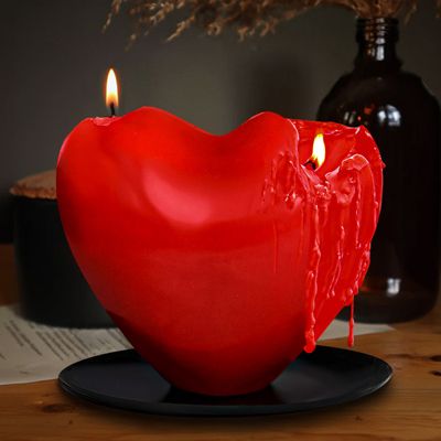 Bougie parfumée en forme de coeur rouge
