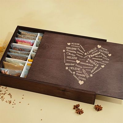 Grand coffret d'épices gravé Coeur Famille - 36 épices du monde