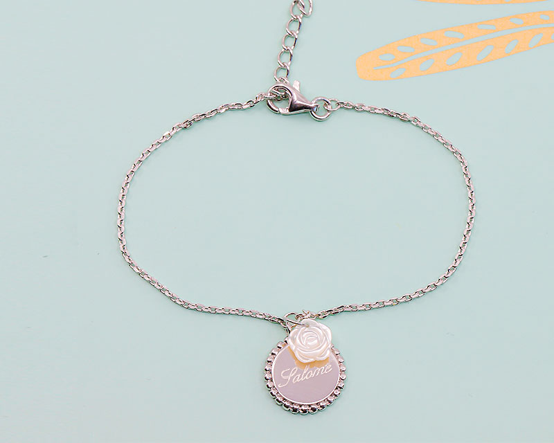 Bracelet personnalisé en argent avec rose nacrée