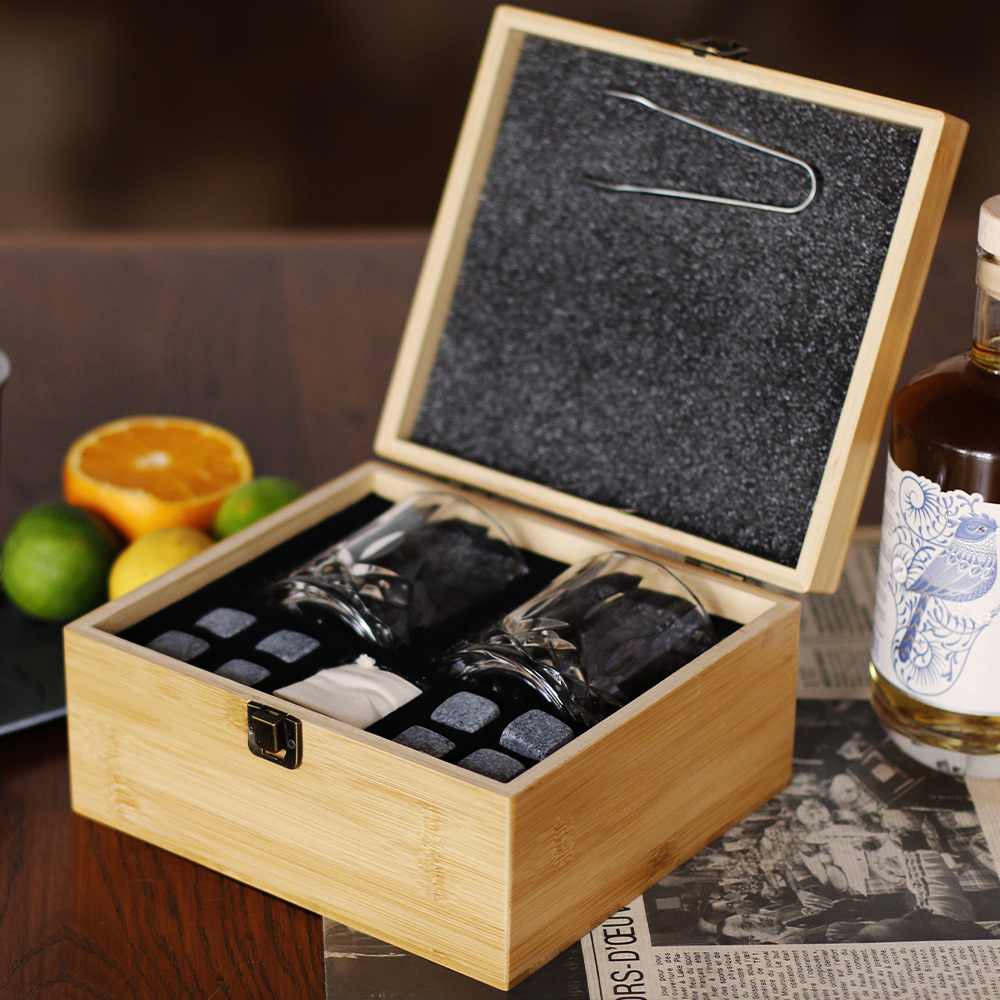 Coffret whisky personnalisé en bois - Cadeaux.com