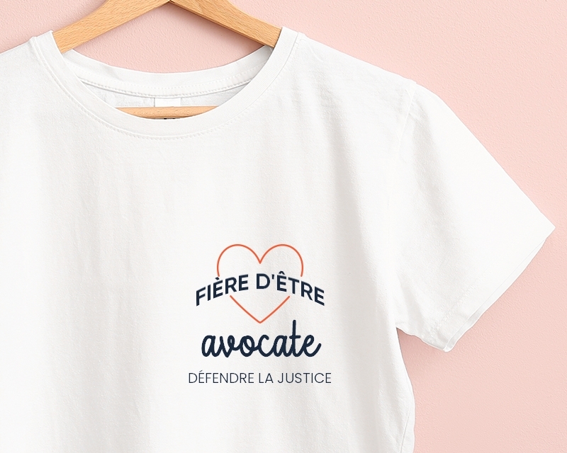 T-shirt Femme personnalisable - Fière d'être avocate