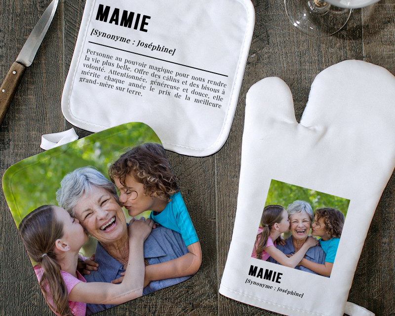 Idée cadeau Fête des mamies : détail du gant de cuisine personnalisé avec photo et définition 'Mamie', impression de haute qualité.