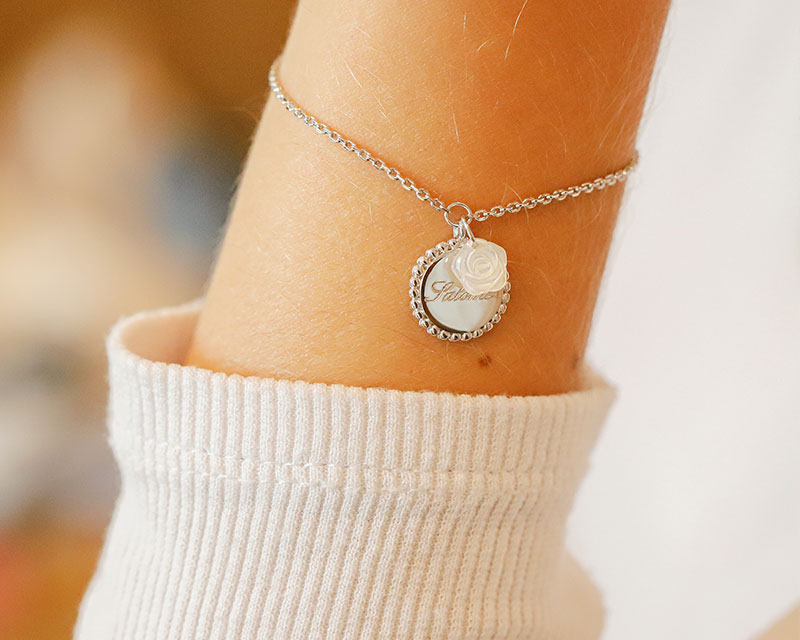 Bracelet prénom en argent avec rose nacrée