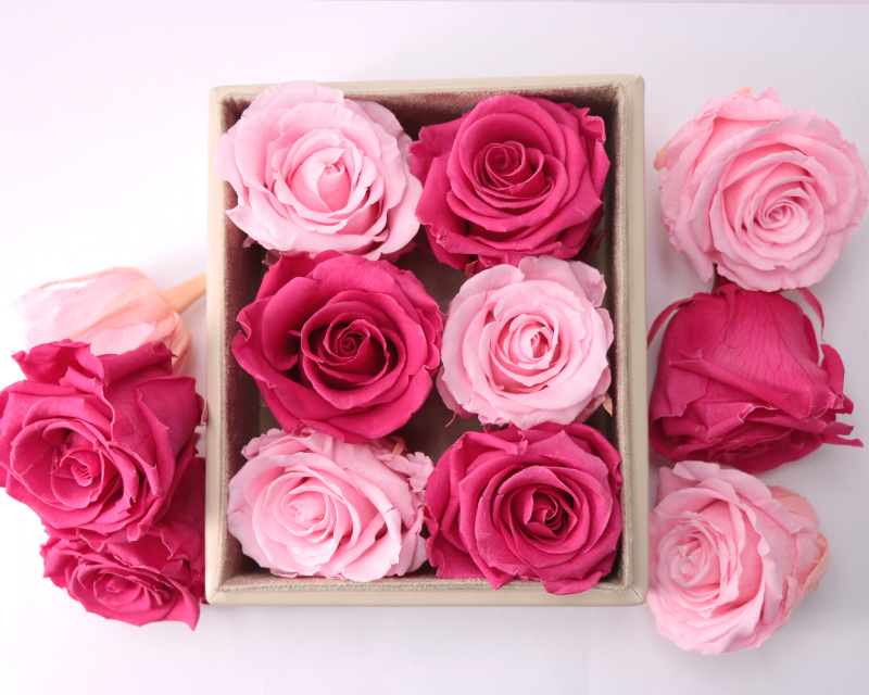 Voir l'image 4 du produit Boîte à bijoux personnalisable et ses 6 Roses Éternelles