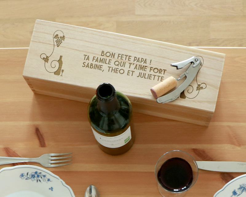 Caisse à vin en bois gravée