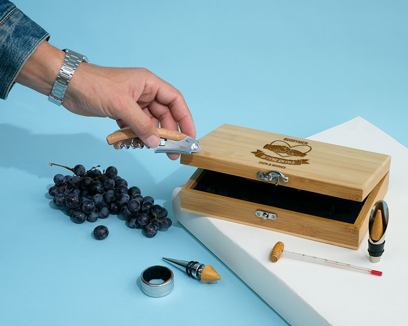 Coffret Sommelier gravé et ses accessoires - De Père en Fils - Fille