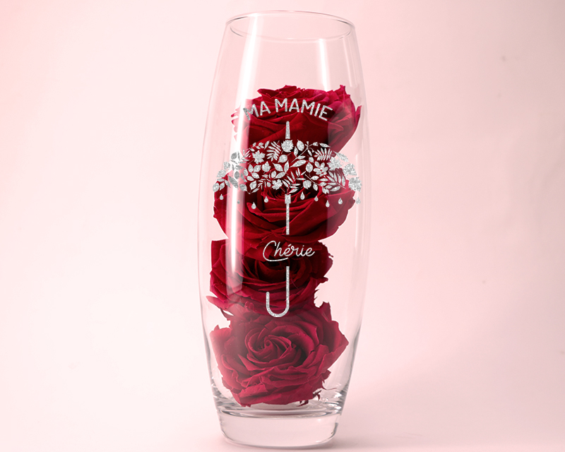 Cadeau personnalisé Fête des grands-mères 2025 : vase en verre gravé 'Grand-mère Formidable' avec roses éternelles rouges.